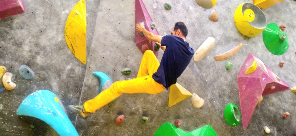 تمرین سنگنوردی اعضای باشگاه کوهنوردی و سنگنوردی سرکچال در سالن بلدرلند