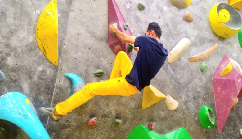 تمرین سنگنوردی اعضای باشگاه کوهنوردی و سنگنوردی سرکچال در سالن بلدرلند