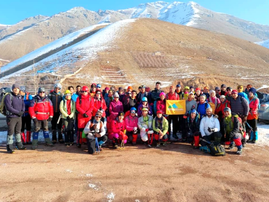 عکس دست جمعی کارآموزان کلاس آموزش برف و یخ باشگاه کوهنوردی سرکچال