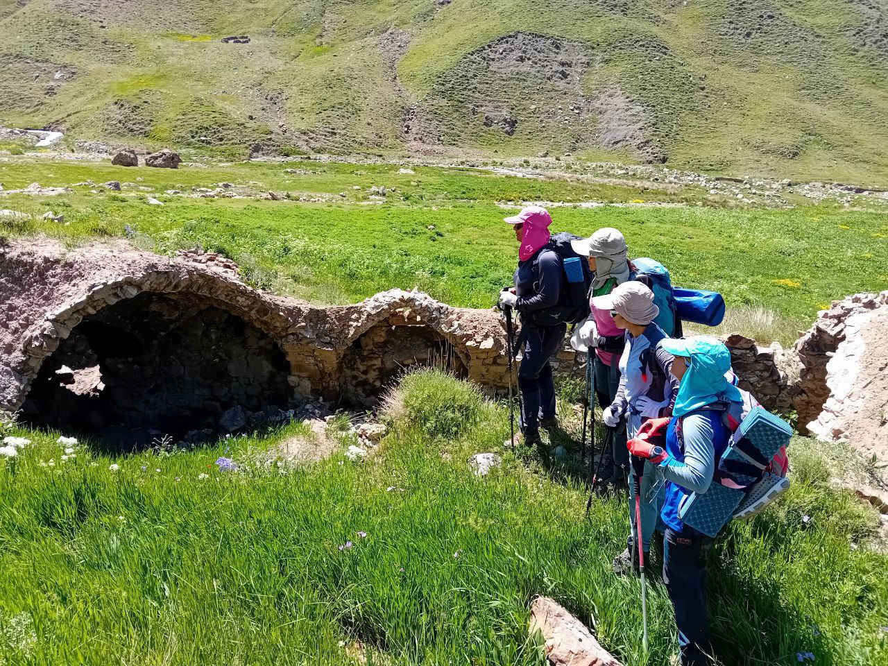  کاروانسرا قبل از ابشار اب سفید